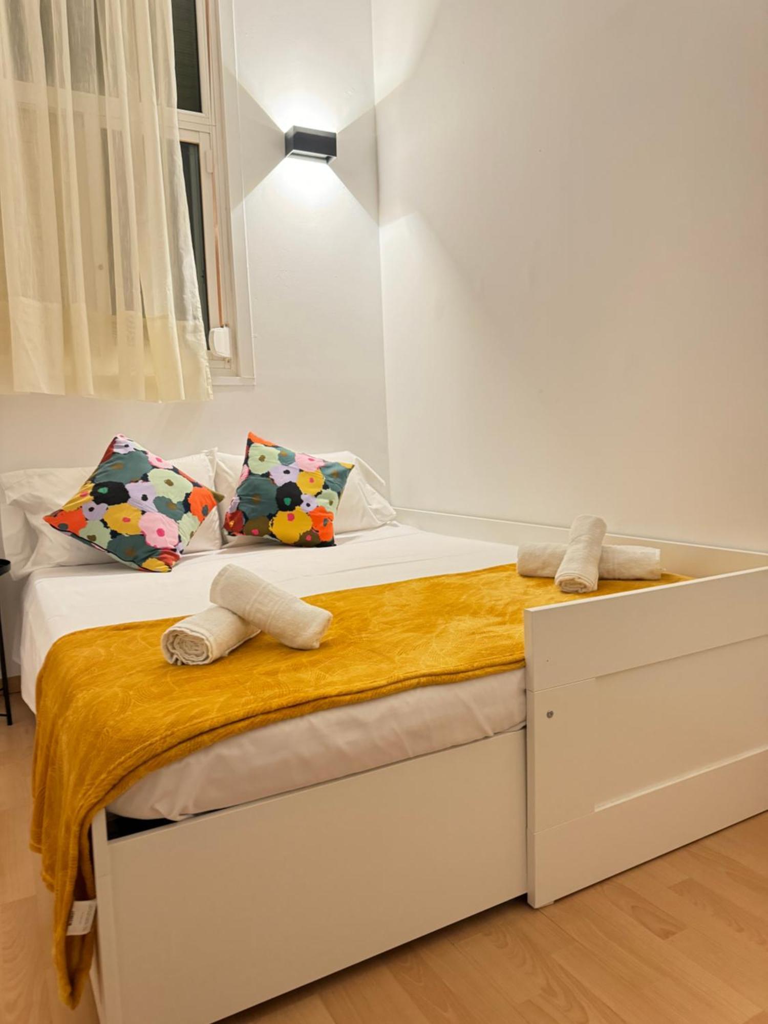 Pamis Apartament Sants, Barcelona Exterior photo